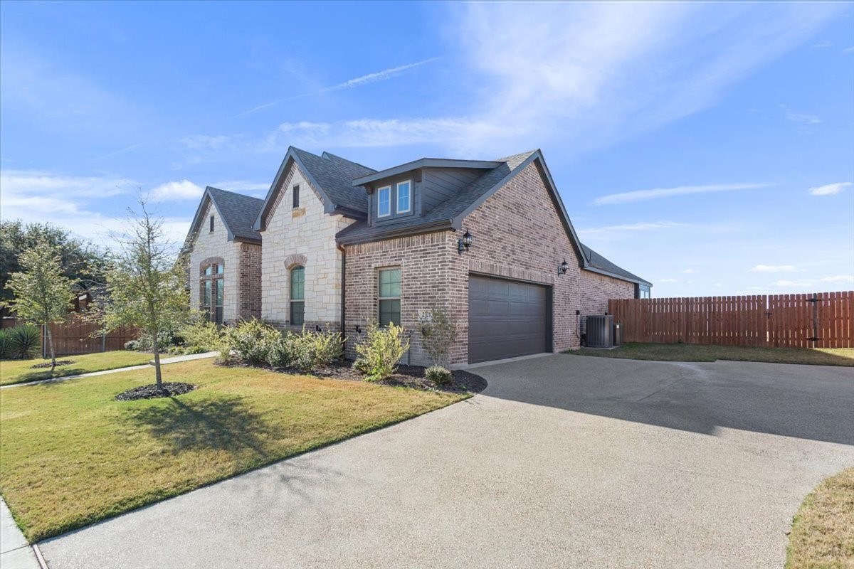 2321 Paddington Way
