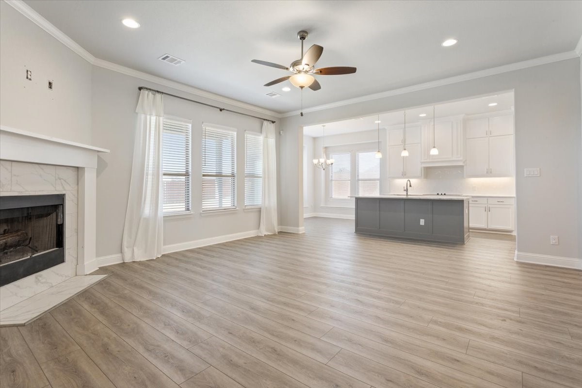 2321 Paddington Way