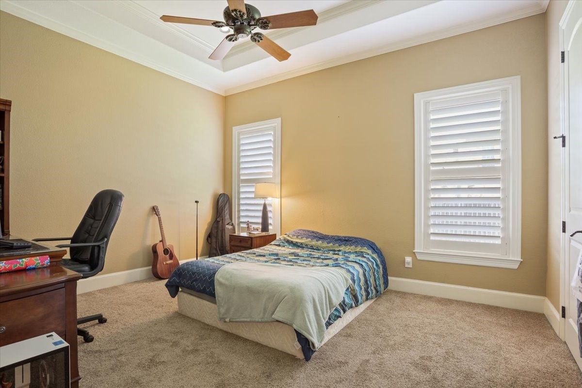 10020 Hidden Bluff