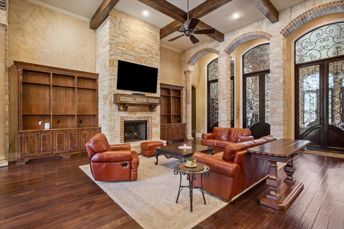 10020 Hidden Bluff