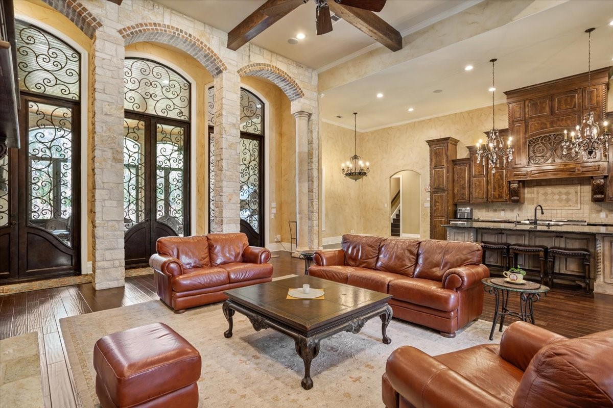10020 Hidden Bluff