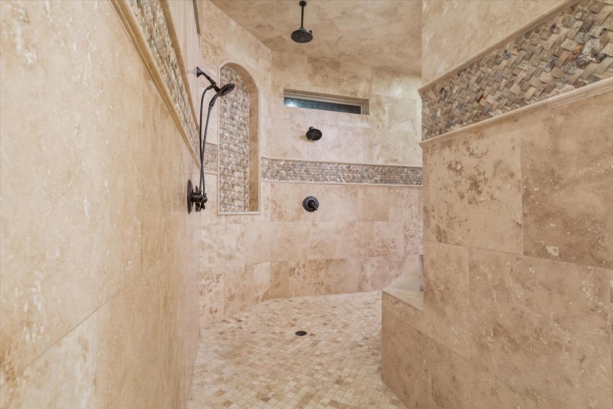 10020 Hidden Bluff