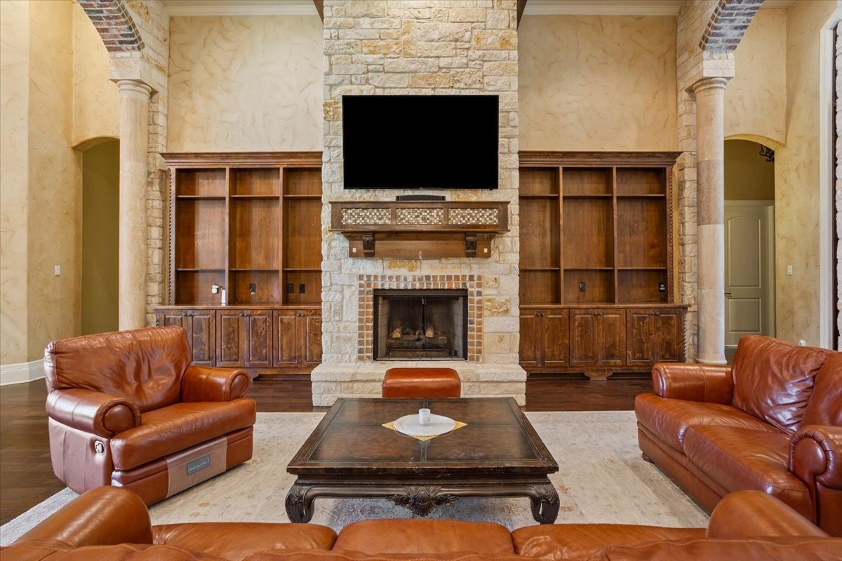 10020 Hidden Bluff