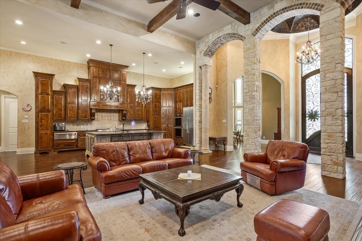 10020 Hidden Bluff