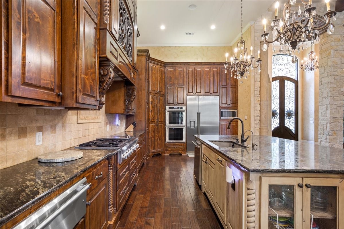 10020 Hidden Bluff