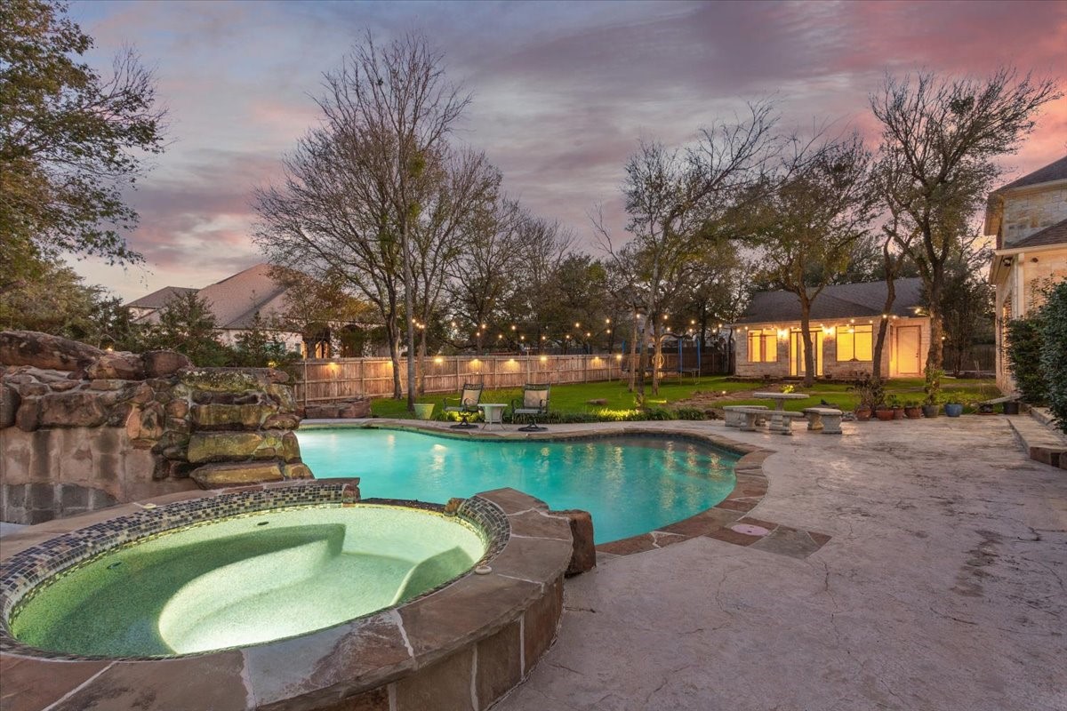 10020 Hidden Bluff