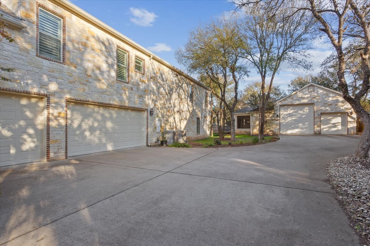 10020 Hidden Bluff