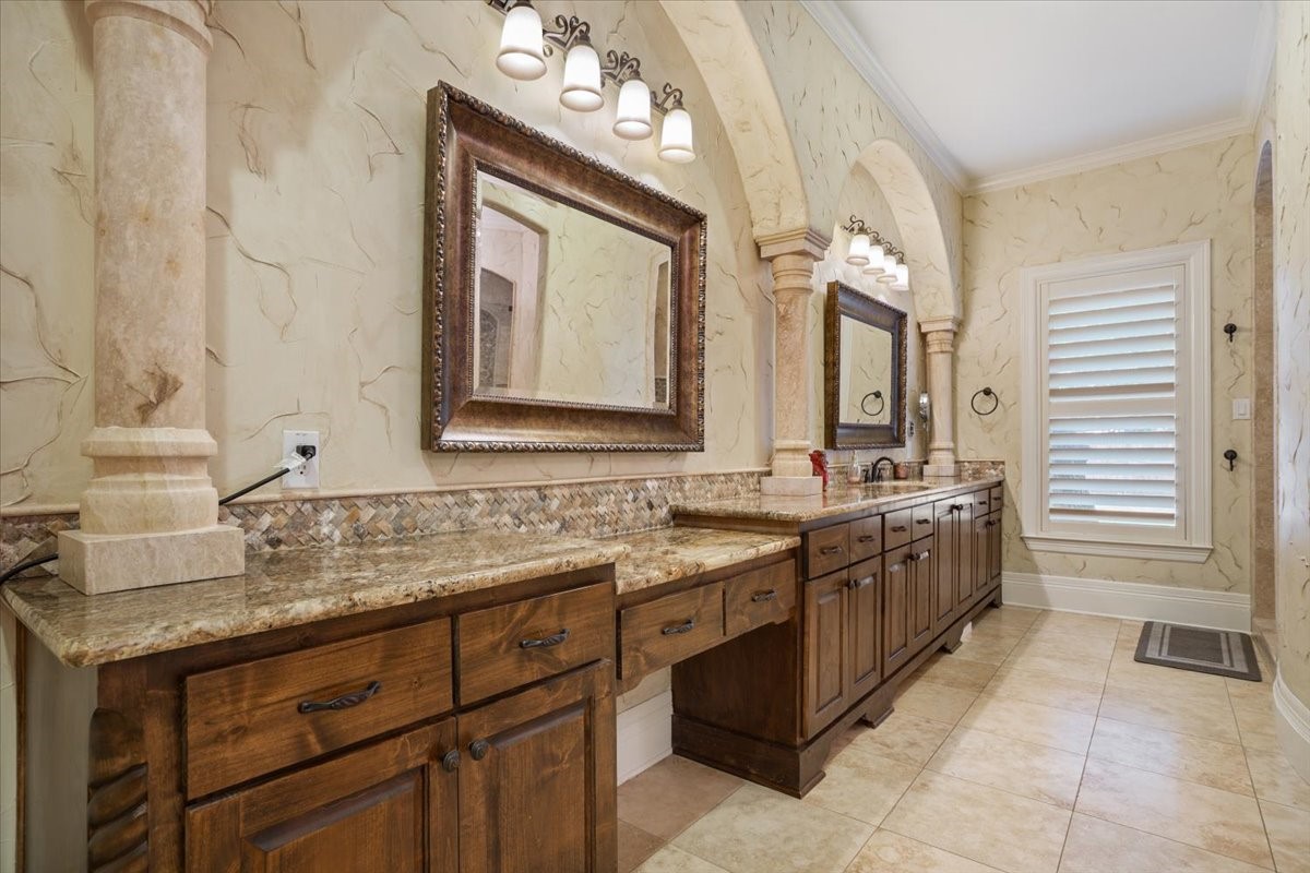 10020 Hidden Bluff