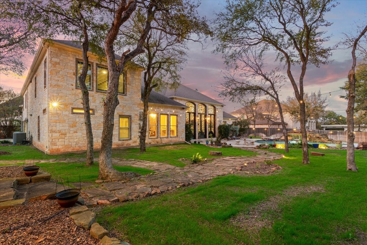 10020 Hidden Bluff