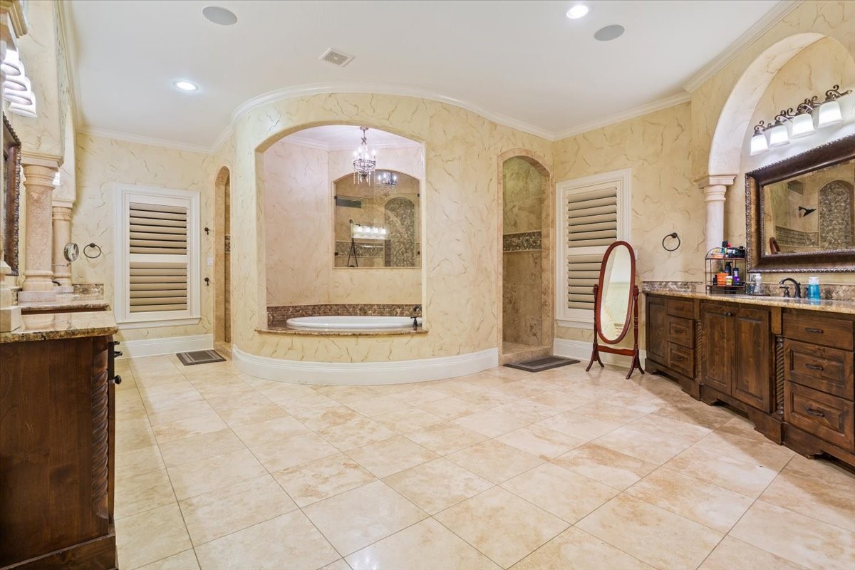 10020 Hidden Bluff