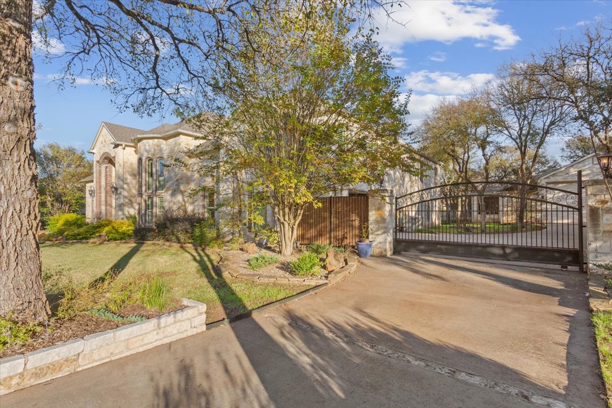 10020 Hidden Bluff