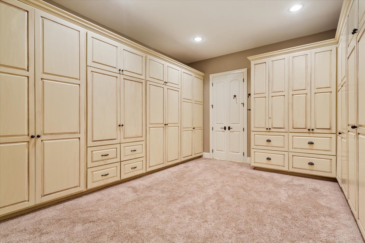 10020 Hidden Bluff