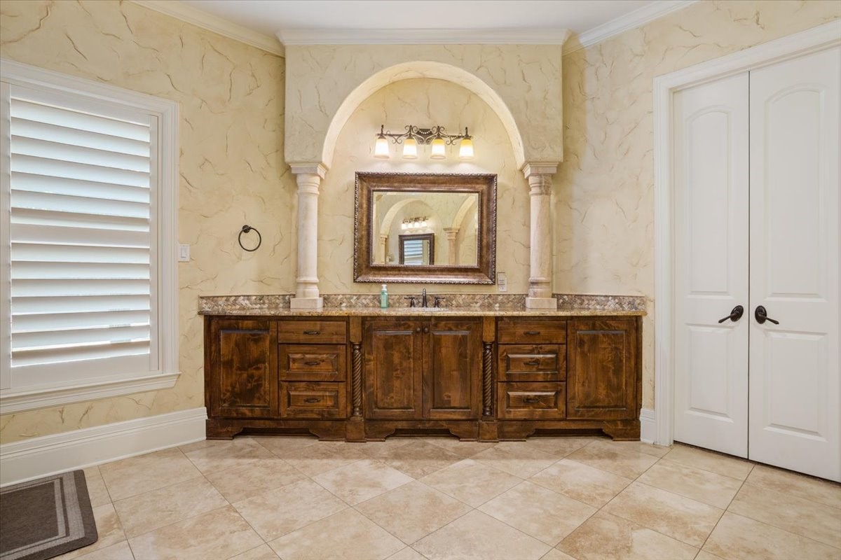 10020 Hidden Bluff