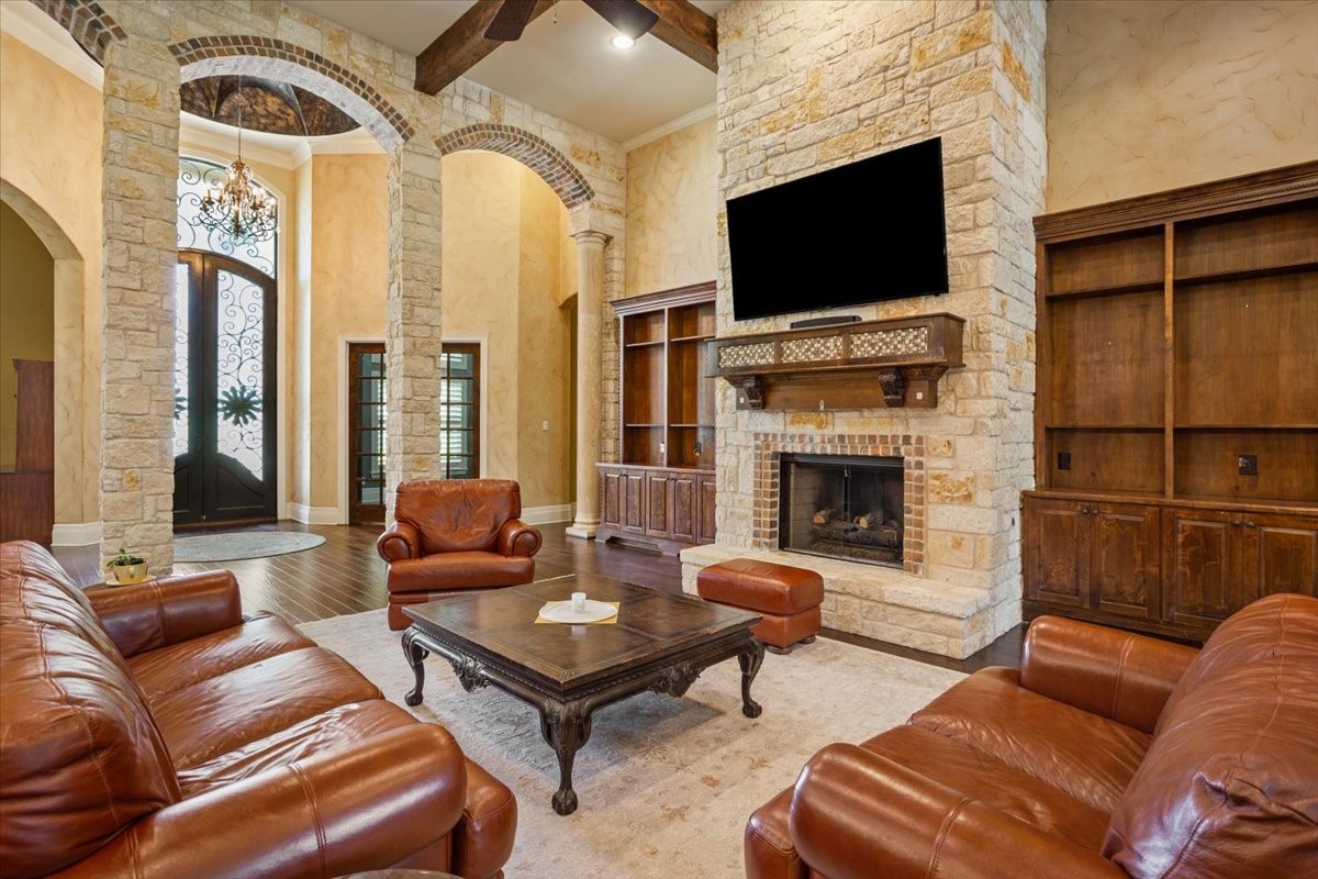 10020 Hidden Bluff