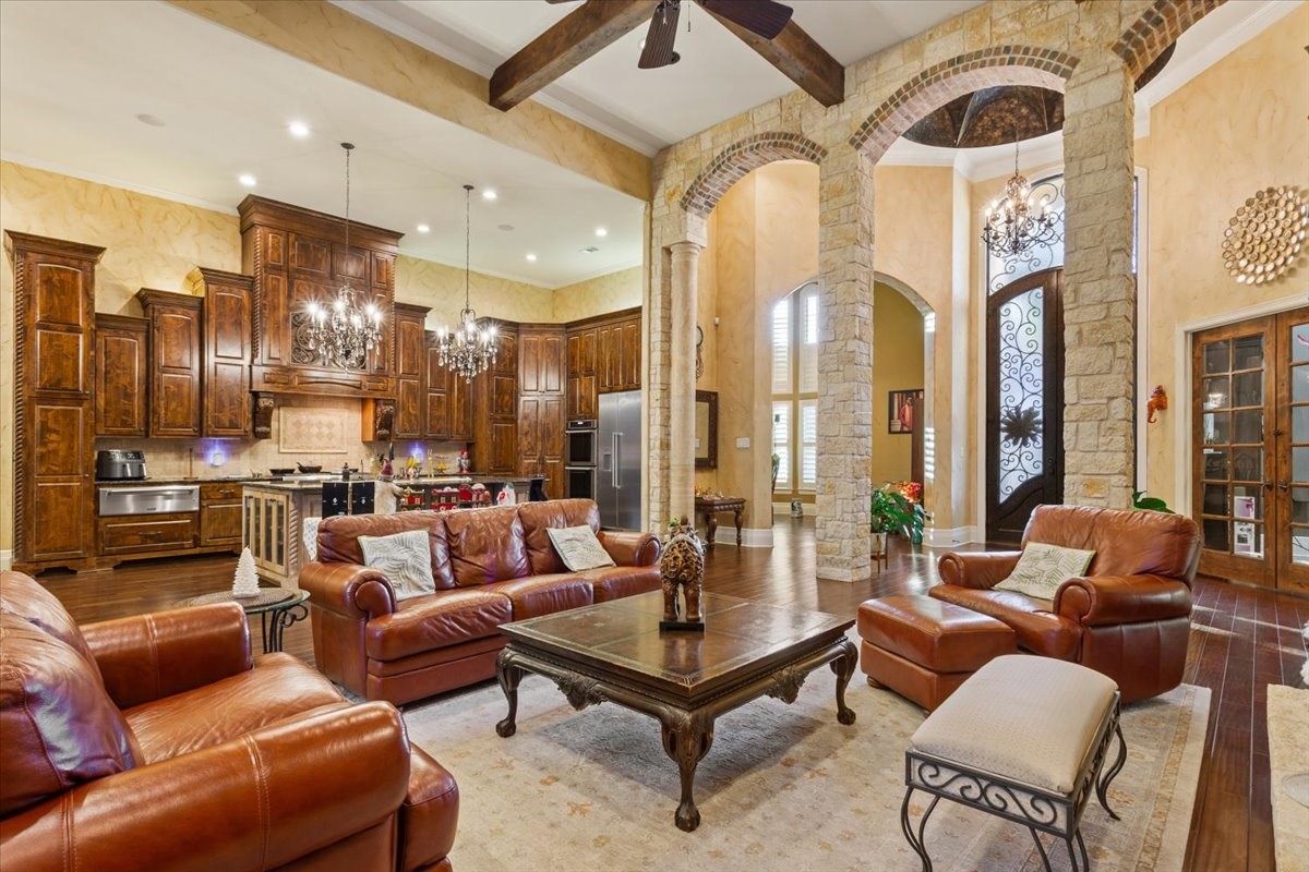 10020 Hidden Bluff