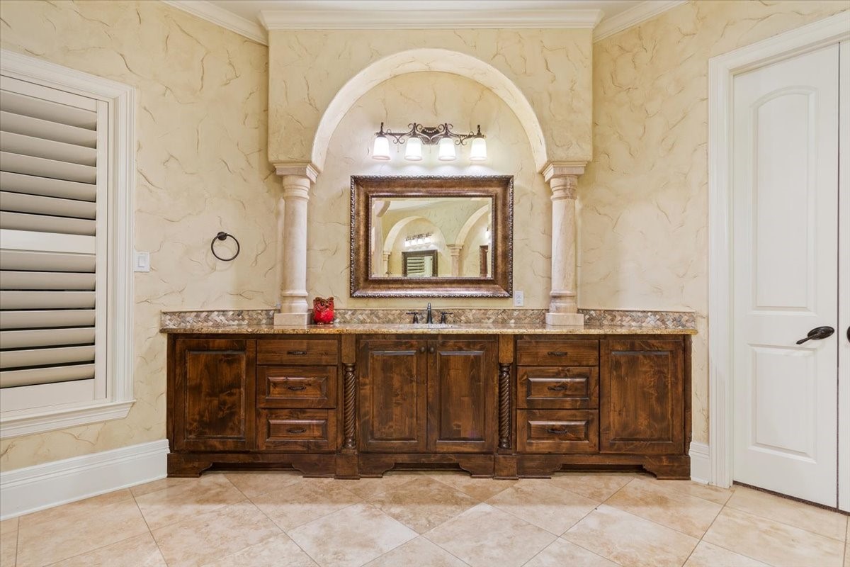 10020 Hidden Bluff