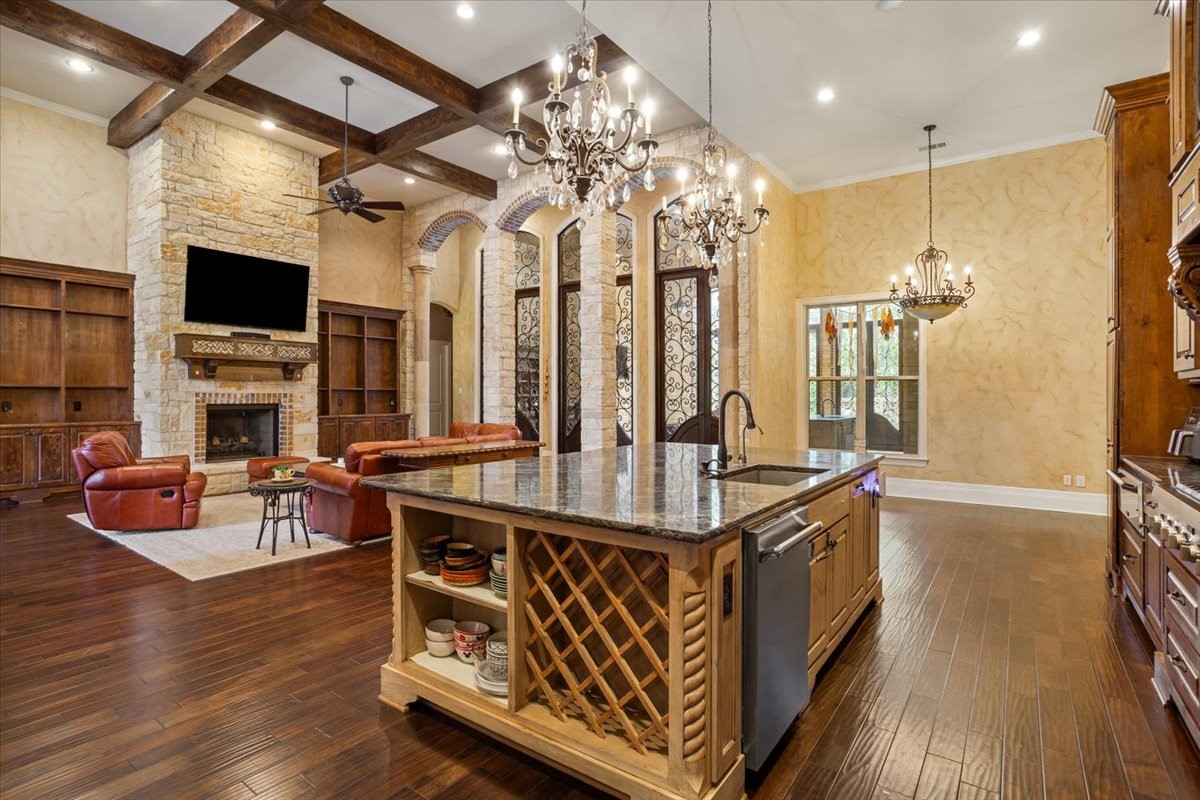 10020 Hidden Bluff
