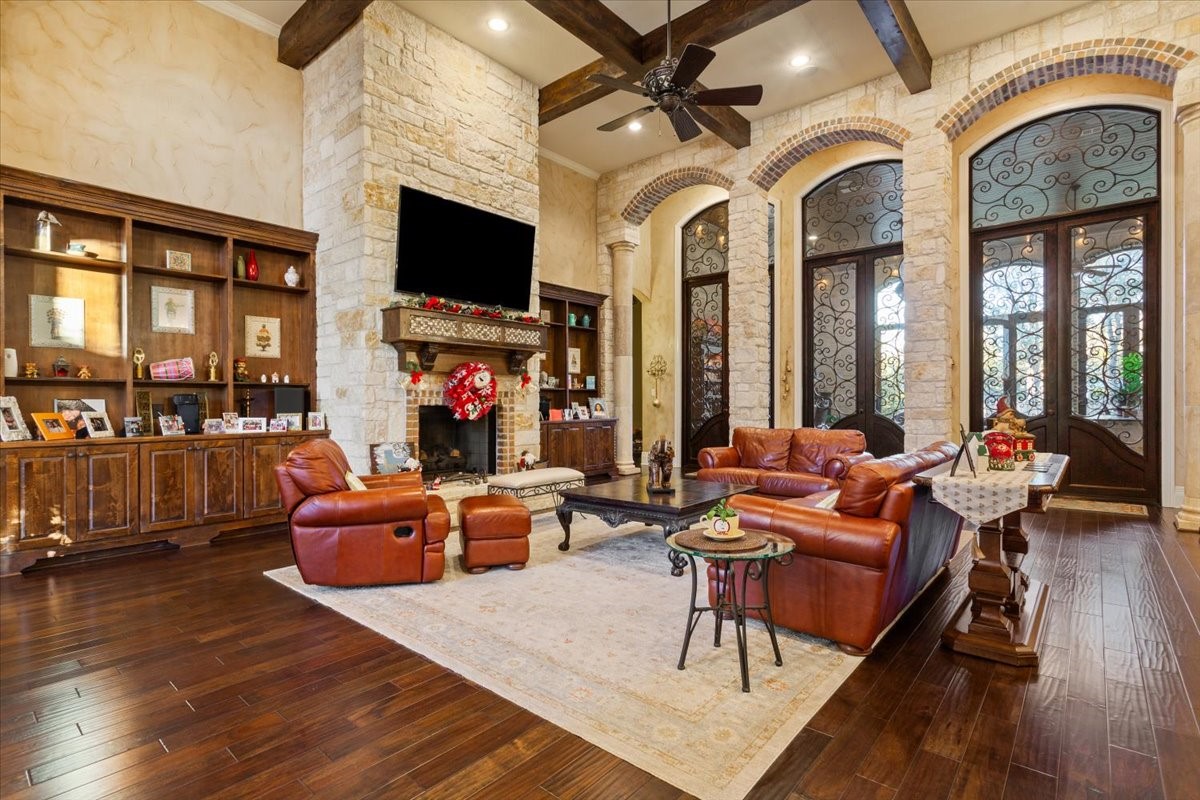 10020 Hidden Bluff