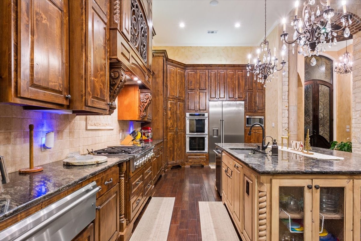 10020 Hidden Bluff