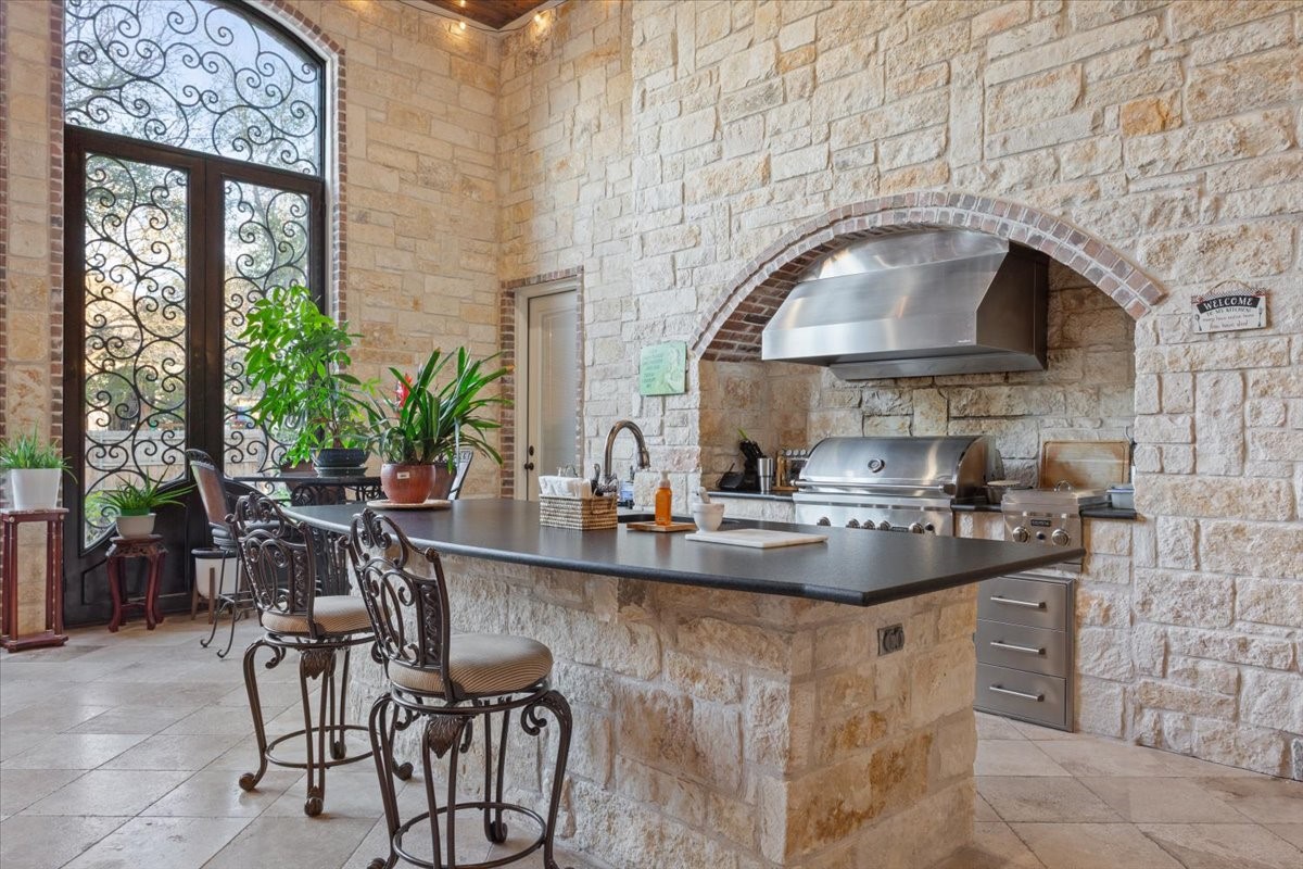 10020 Hidden Bluff