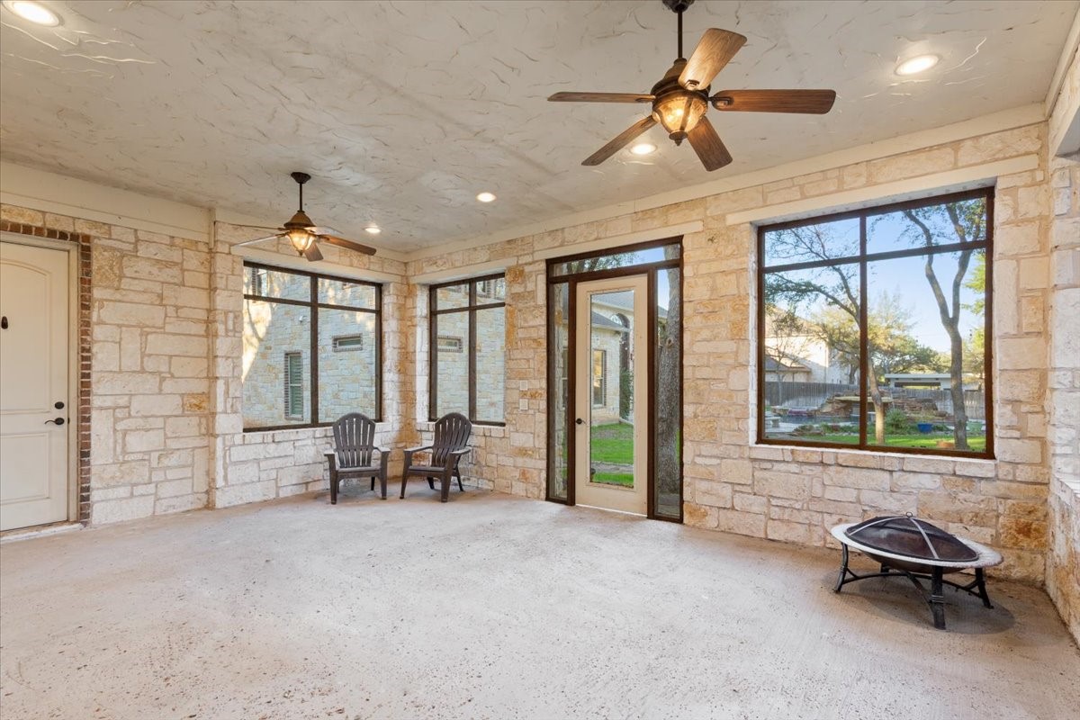 10020 Hidden Bluff