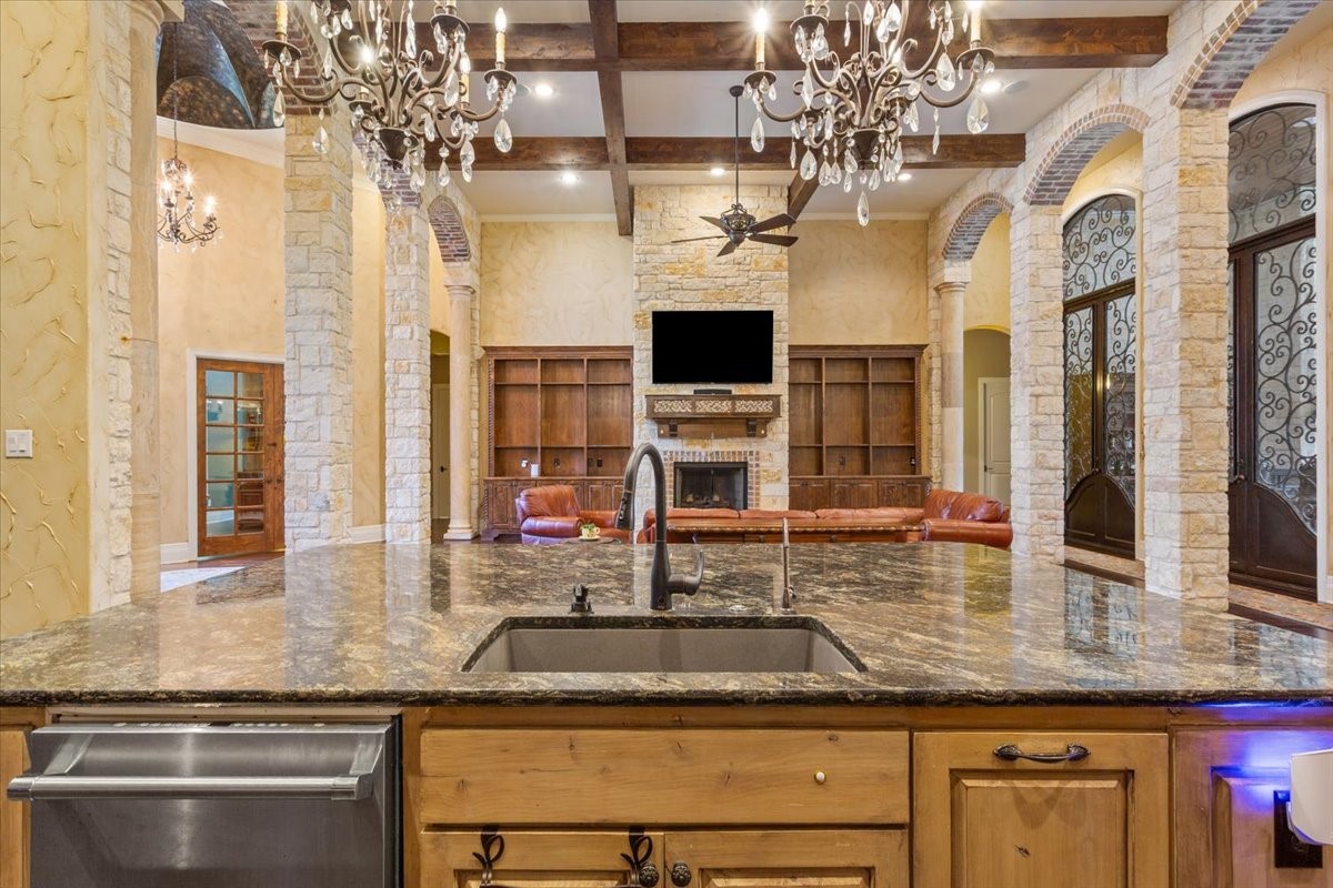 10020 Hidden Bluff