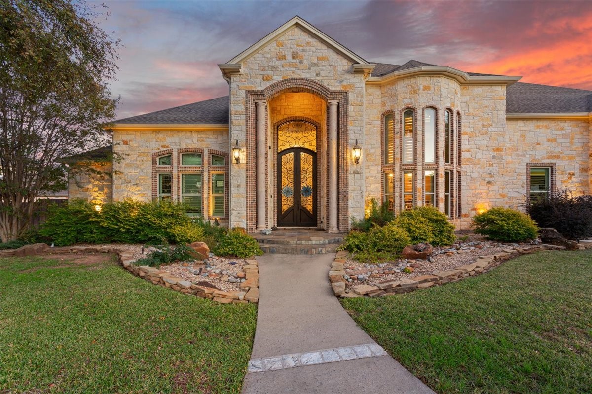 10020 Hidden Bluff