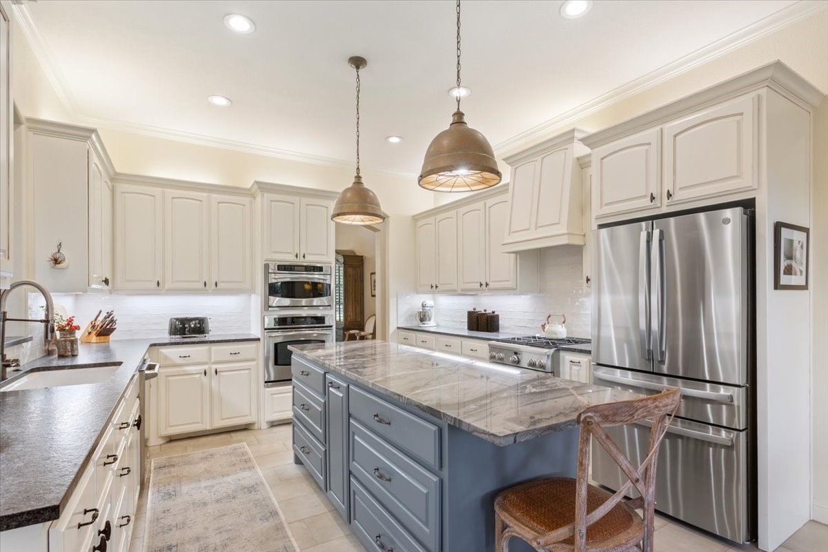 4801 Ridgeview Drive