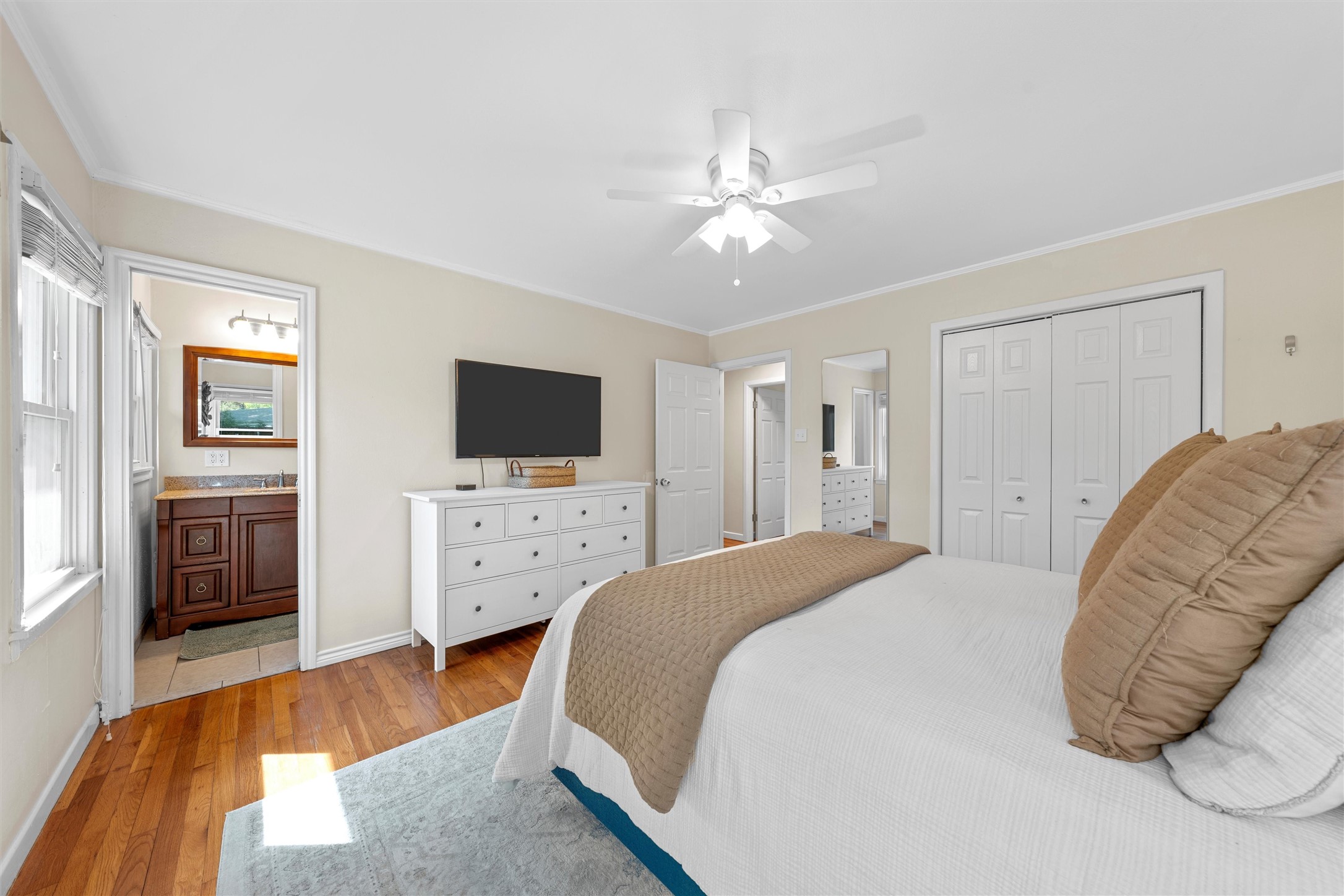 2306 Oak Cliff Drive