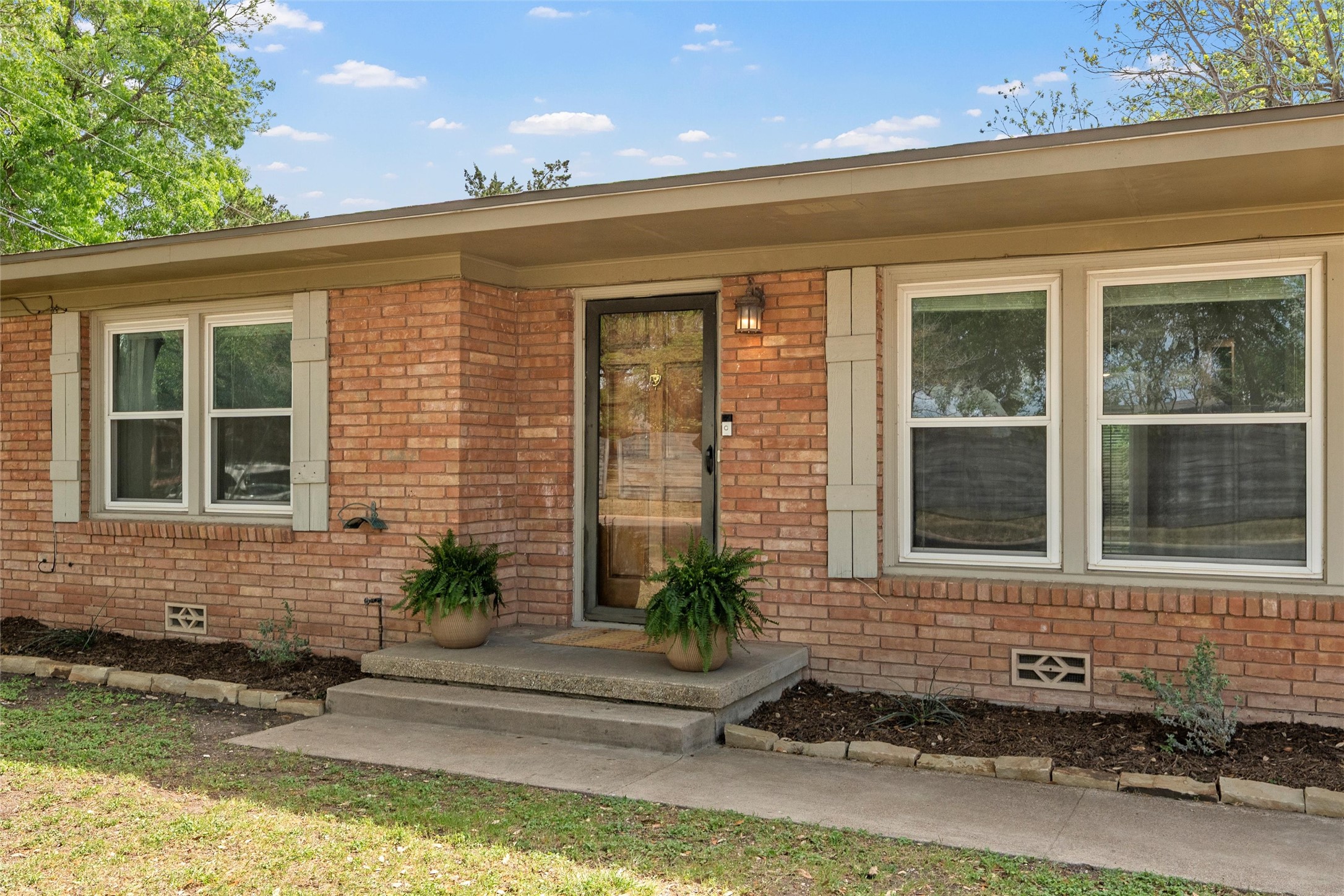 2306 Oak Cliff Drive
