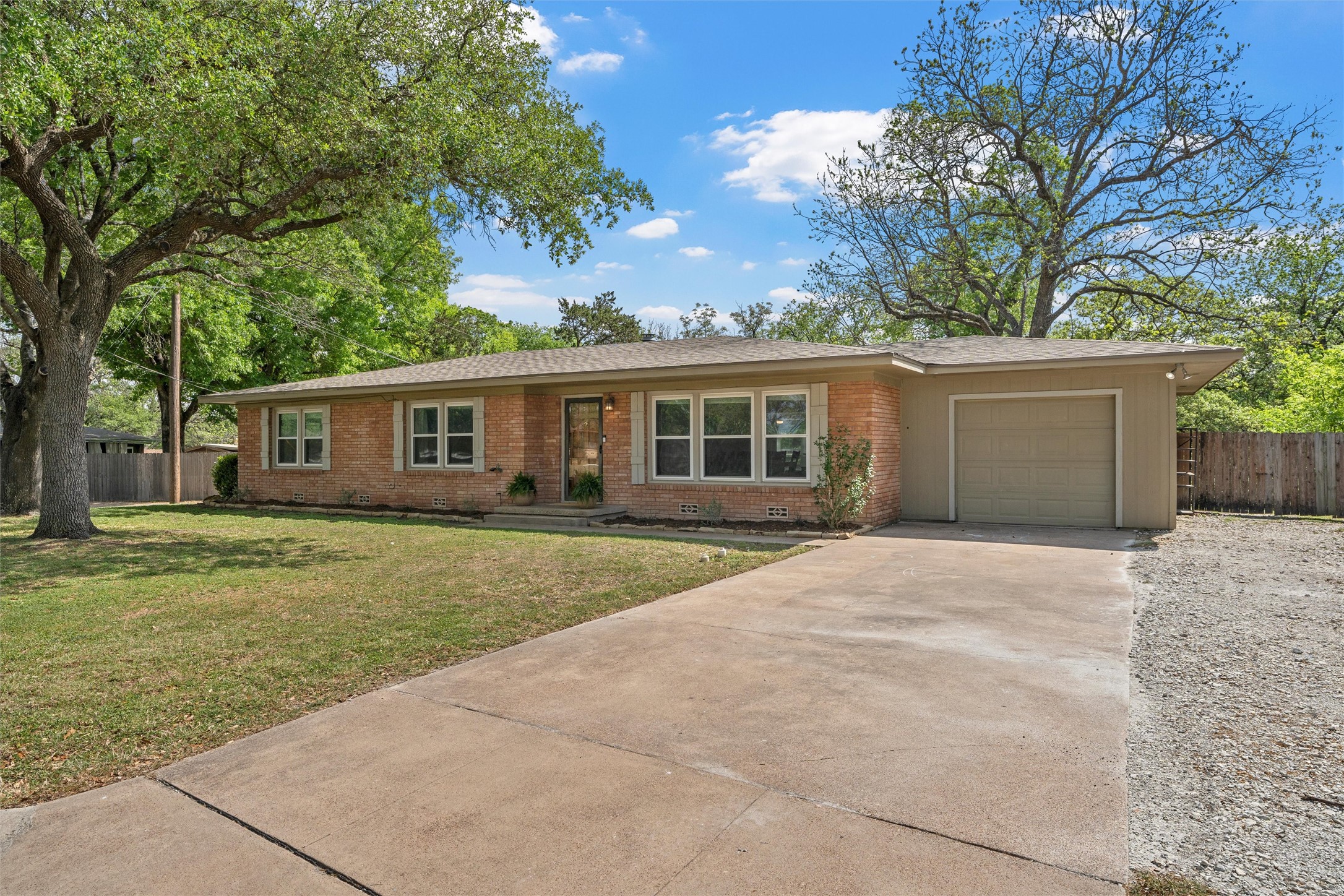 2306 Oak Cliff Drive