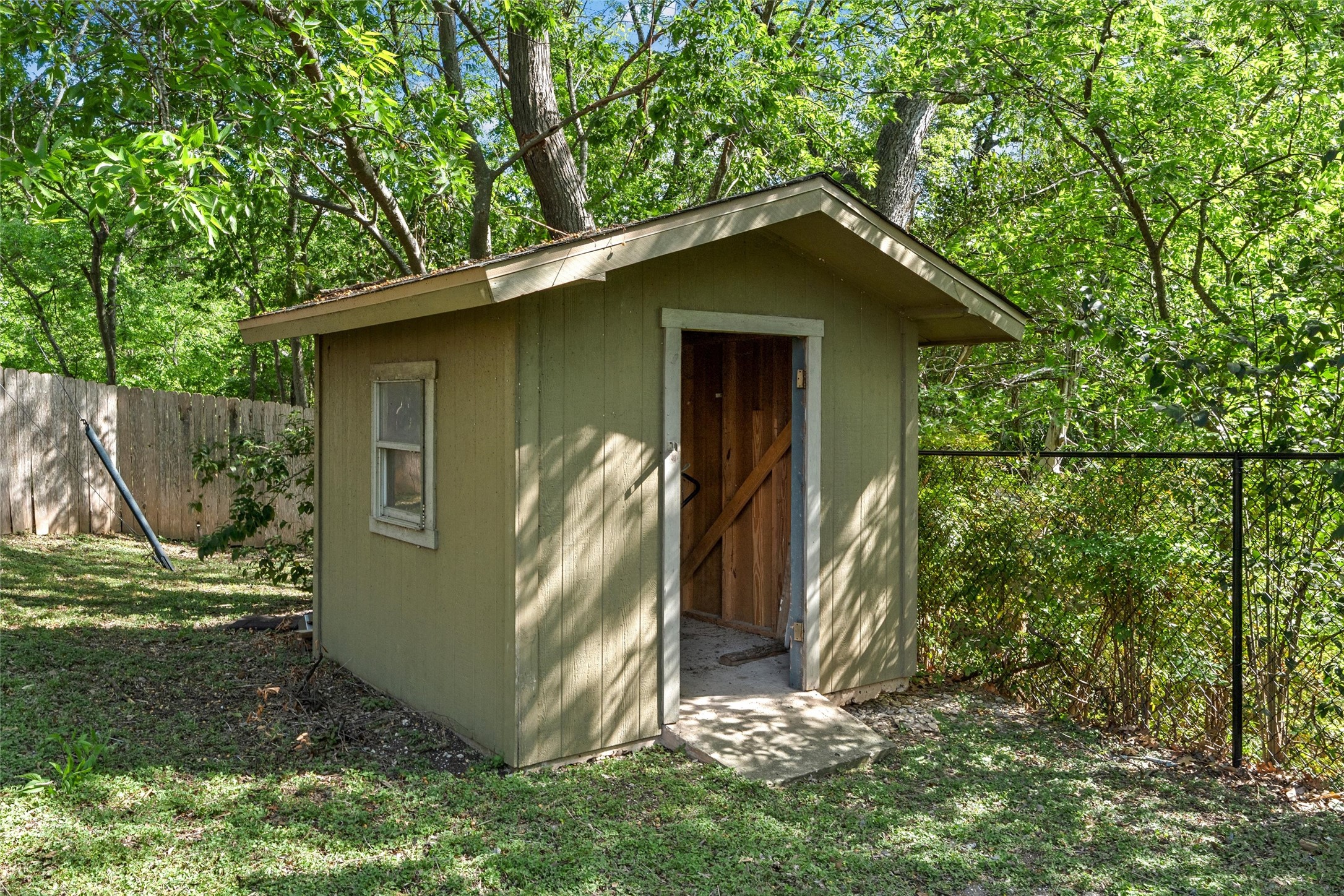 2306 Oak Cliff Drive