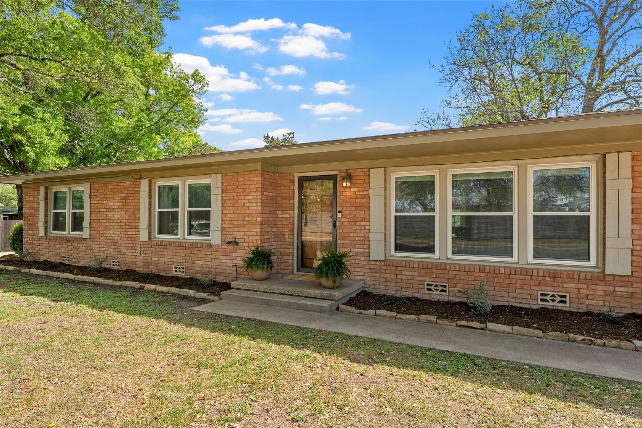 2306 Oak Cliff Drive