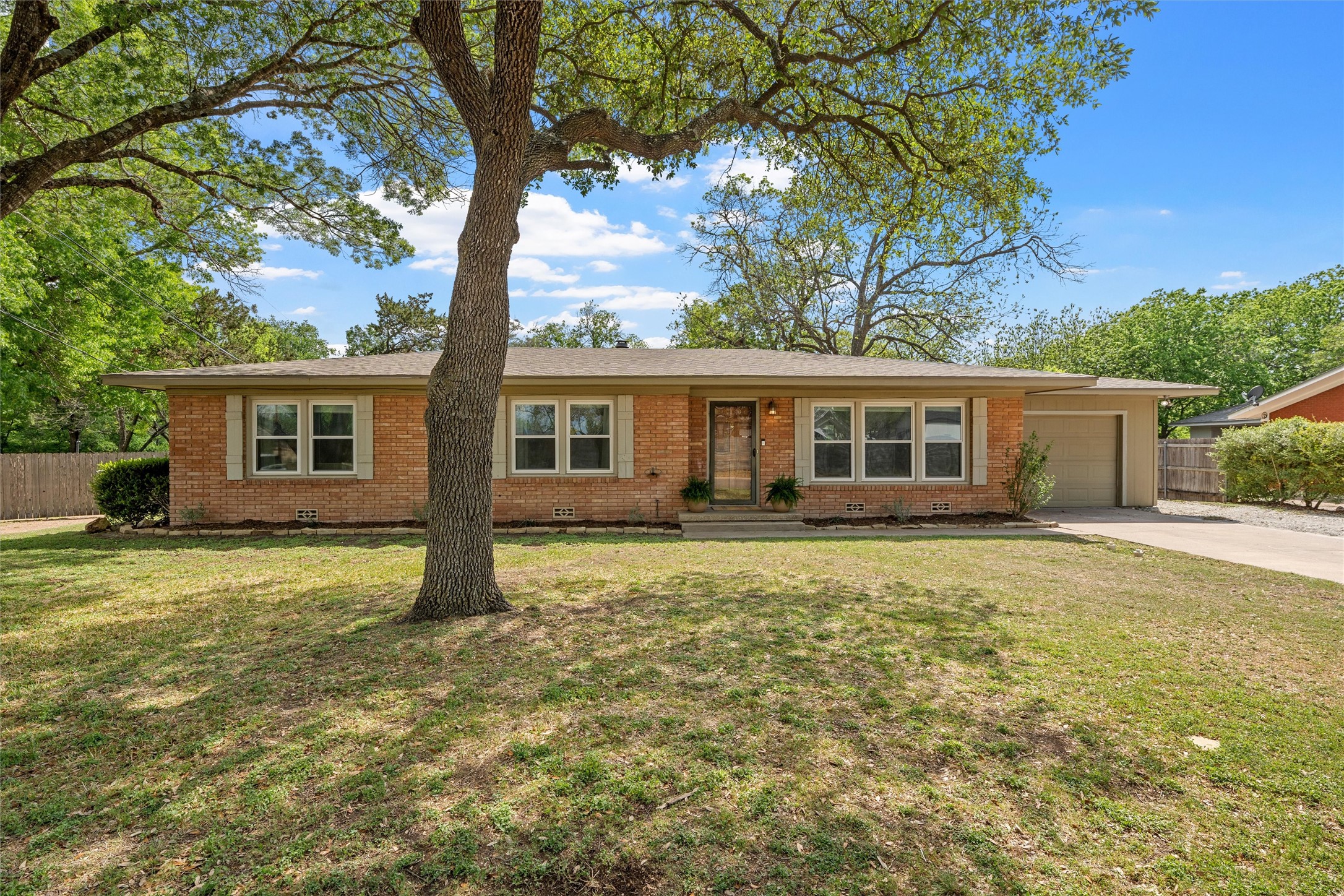2306 Oak Cliff Drive