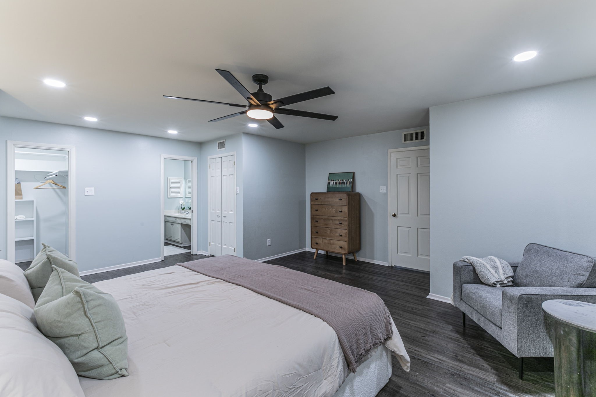 5400 Lake Jackson Drive