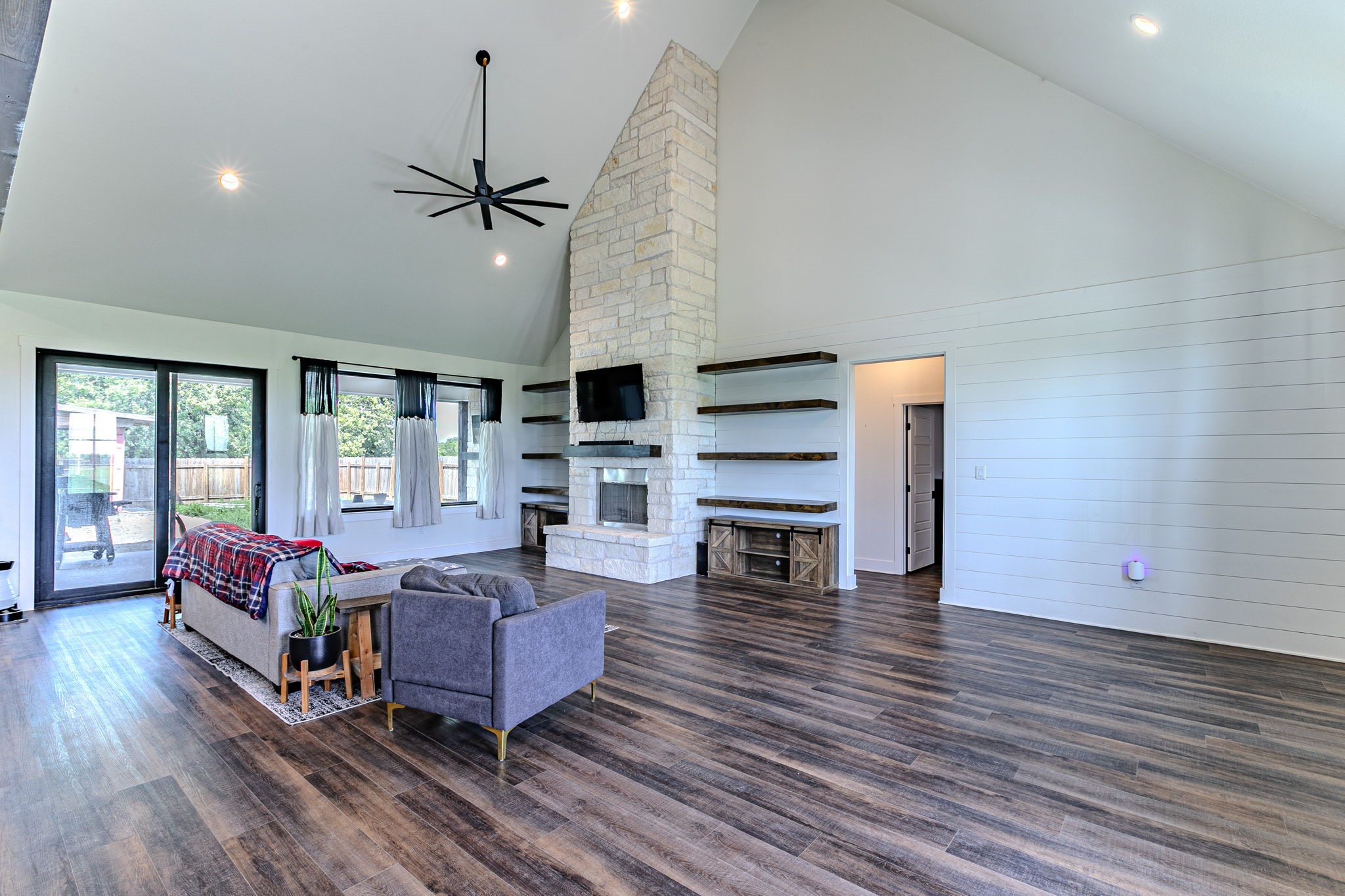 289 E Bell Road