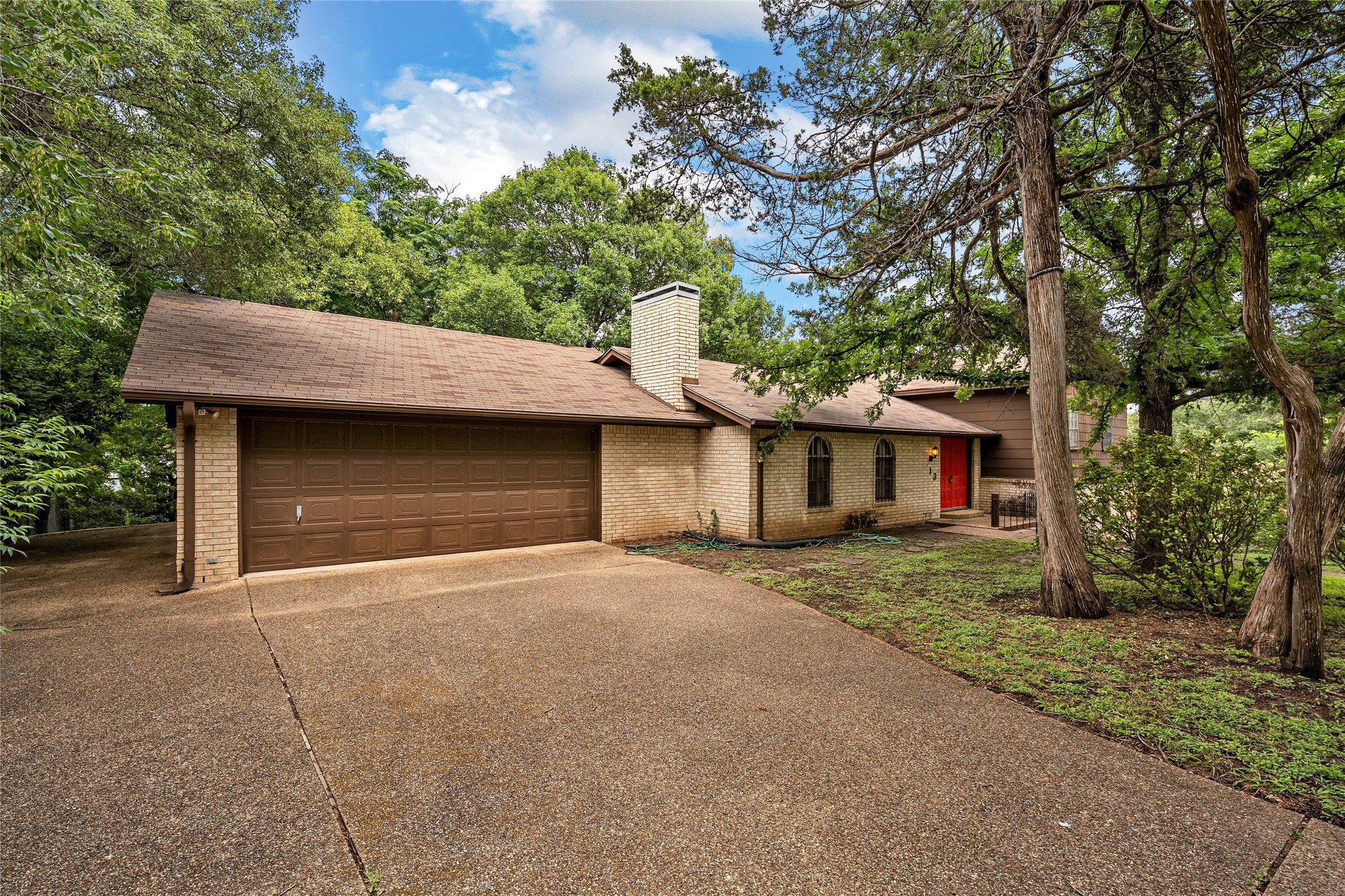 713 Wooded Crest