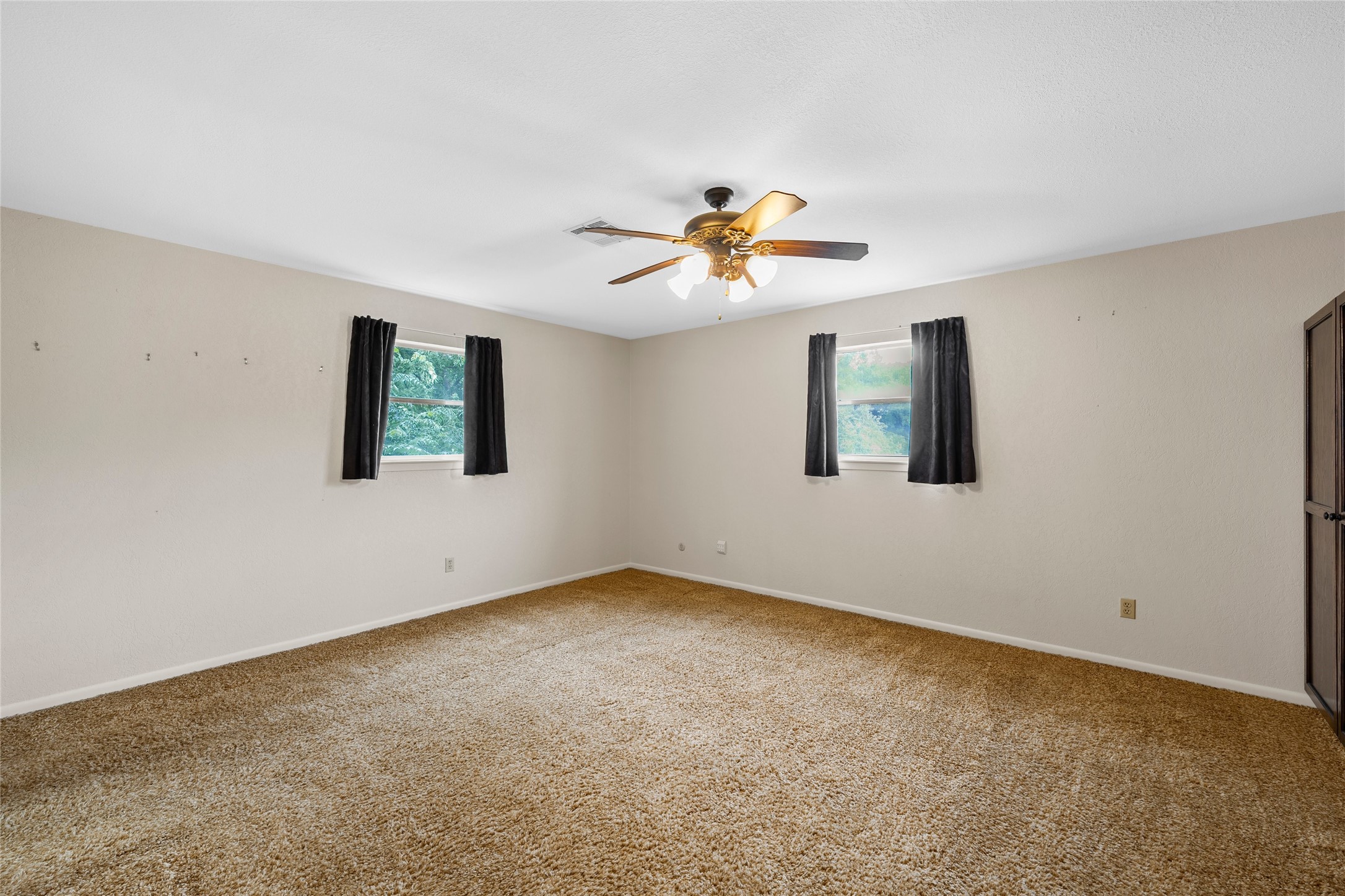 713 Wooded Crest