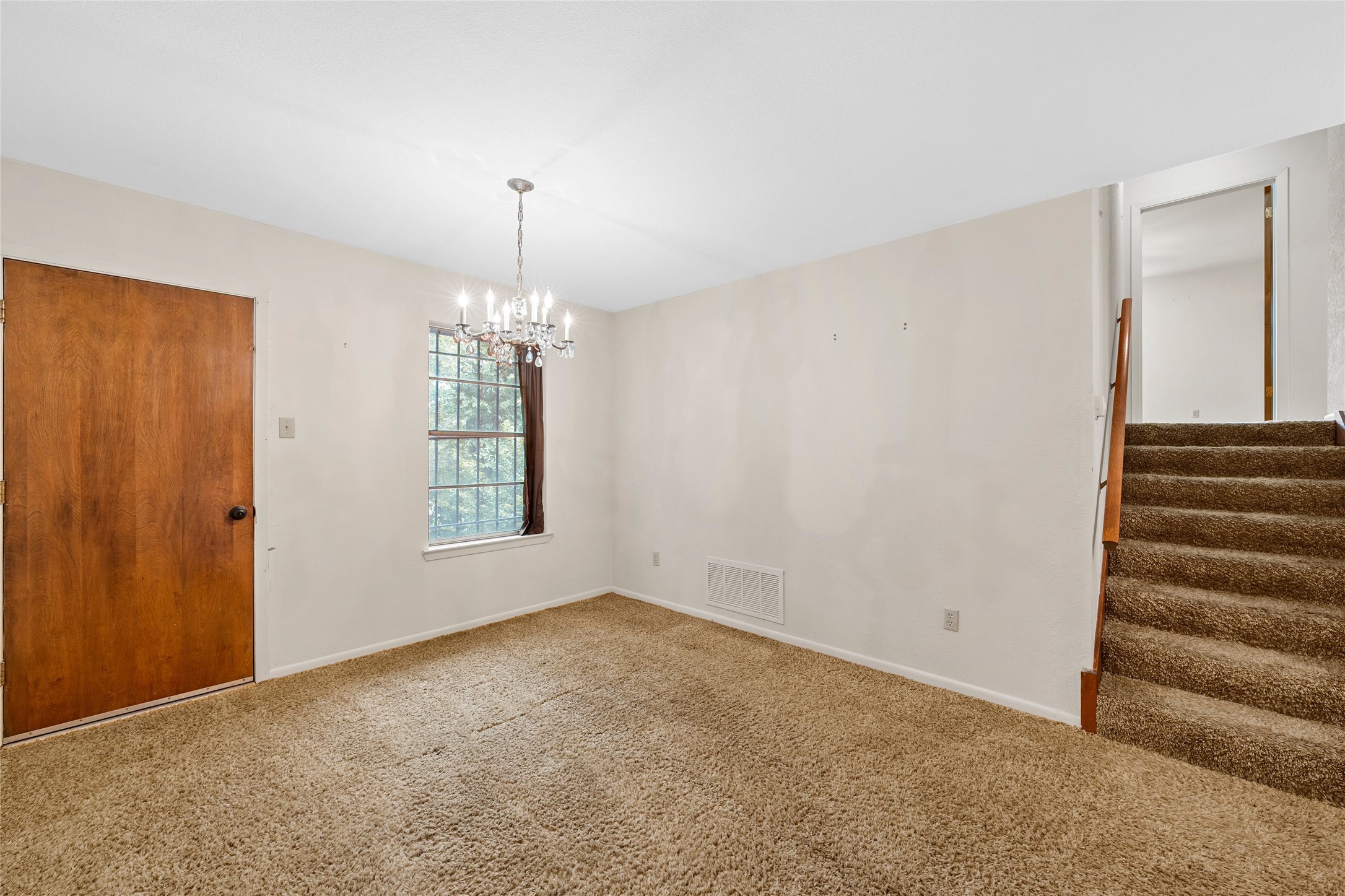 713 Wooded Crest