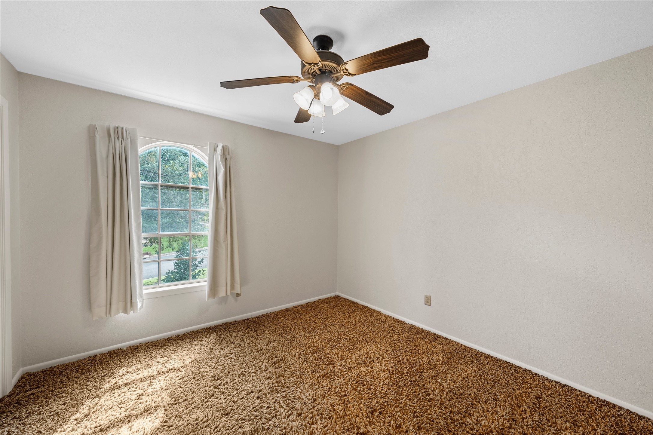 713 Wooded Crest