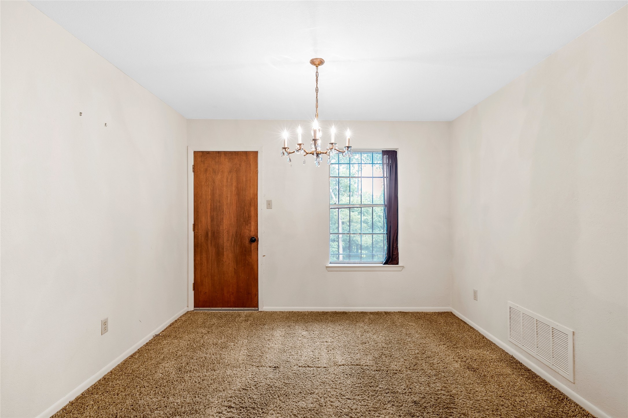 713 Wooded Crest