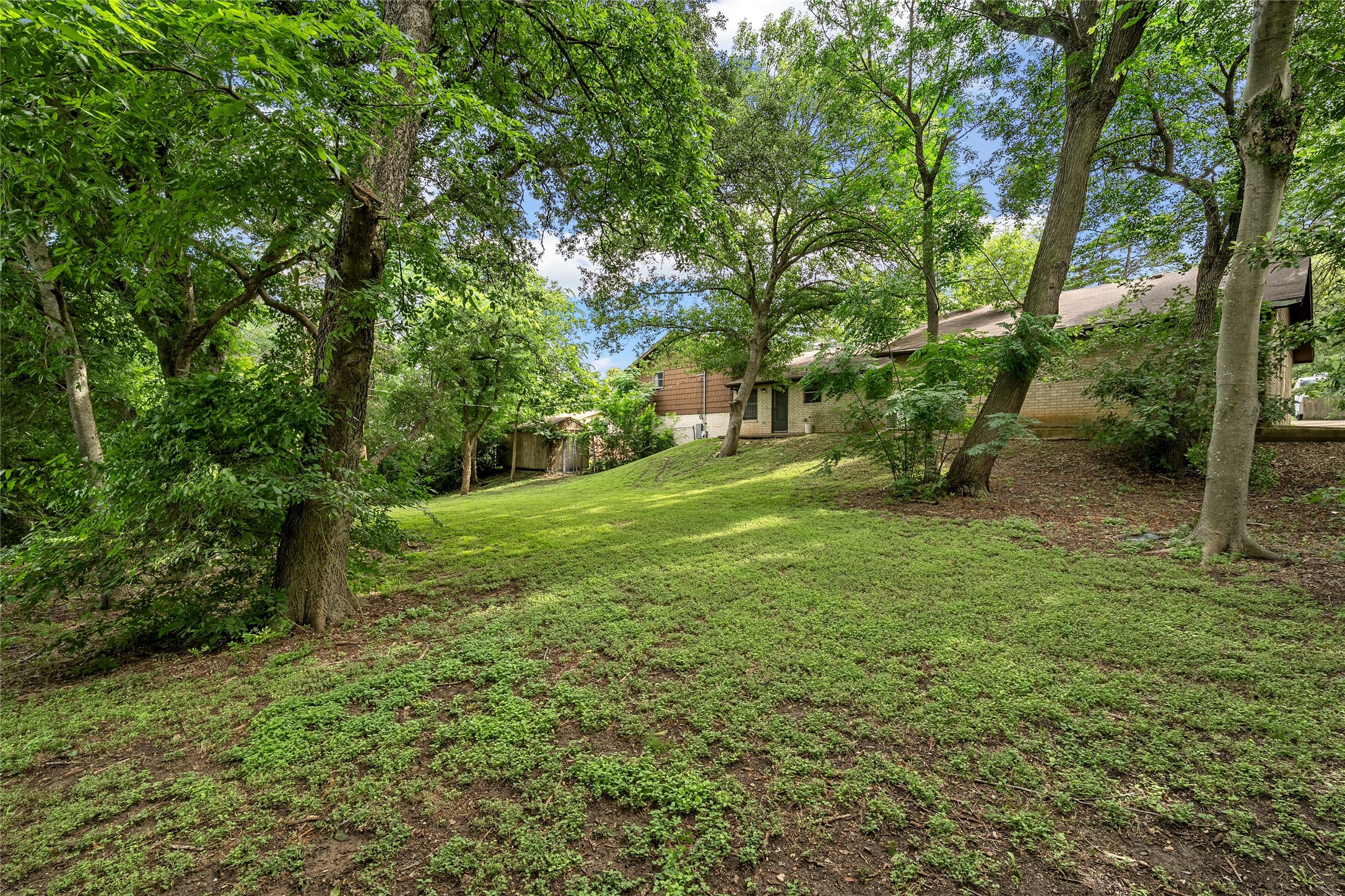 713 Wooded Crest