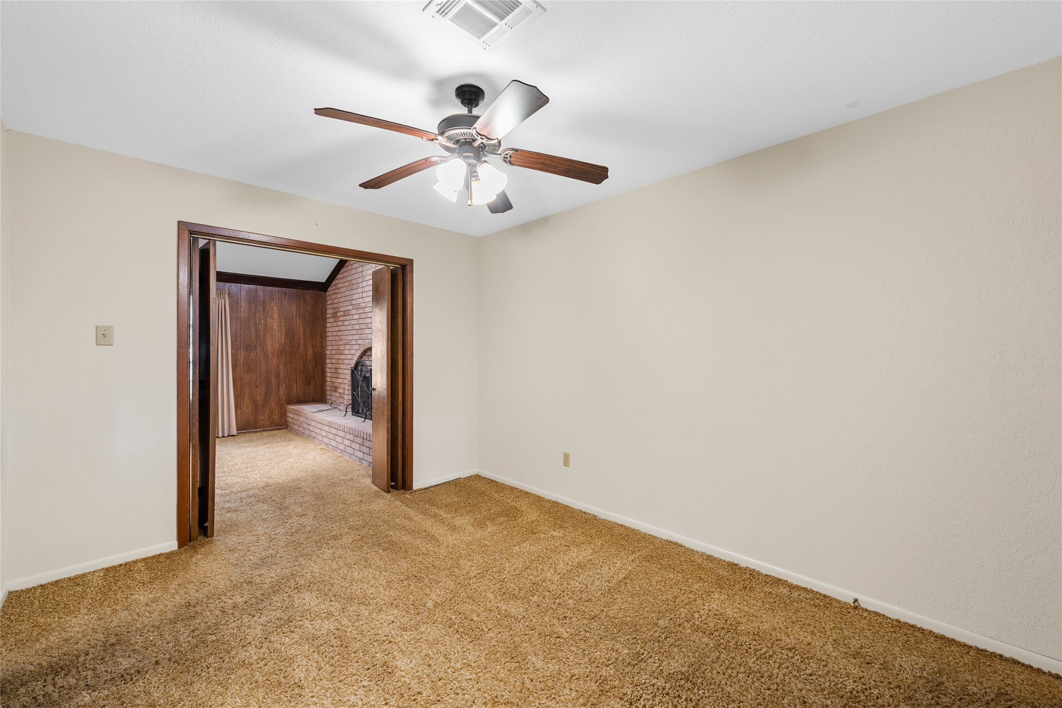 713 Wooded Crest