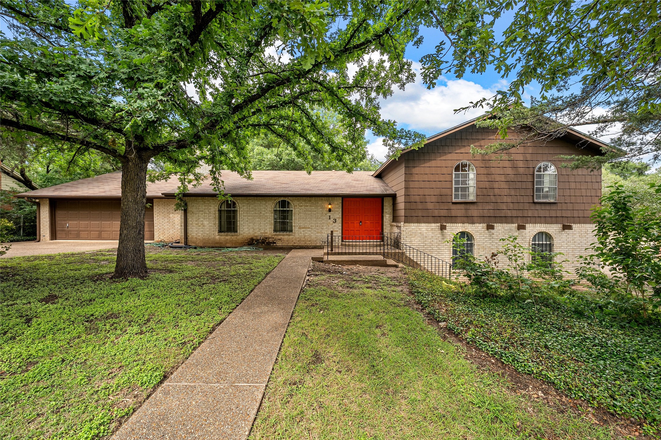 713 Wooded Crest