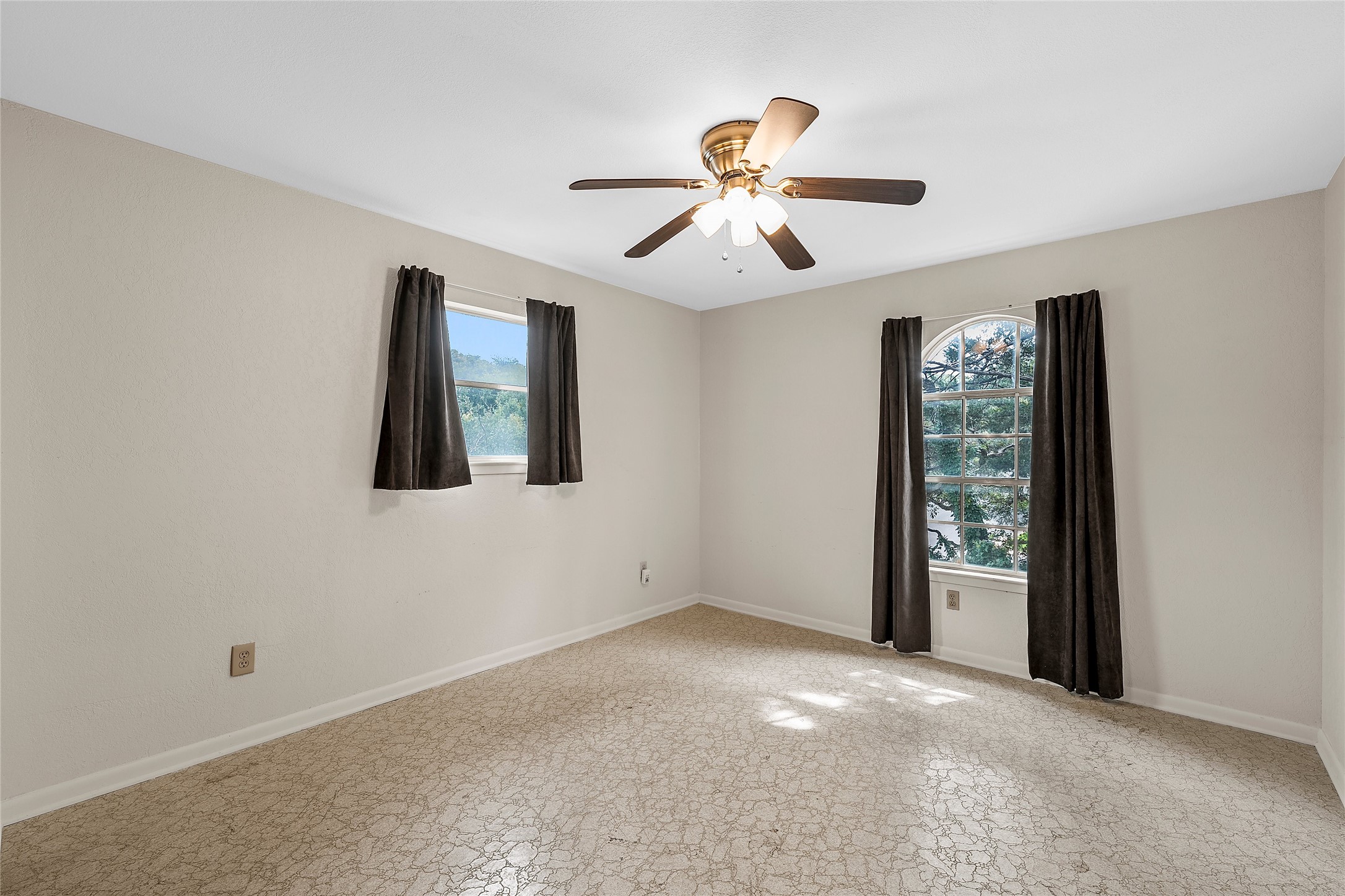 713 Wooded Crest