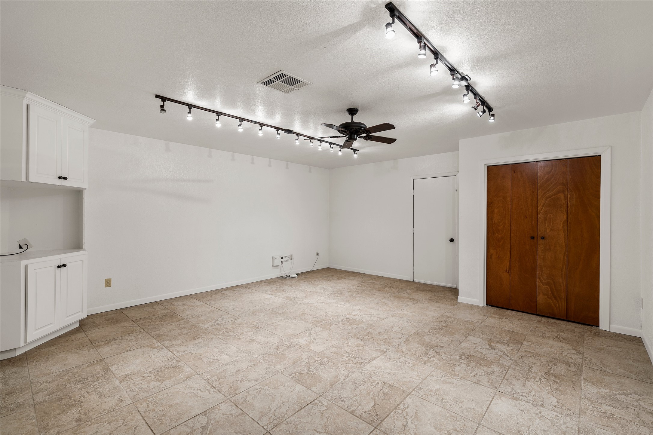 713 Wooded Crest