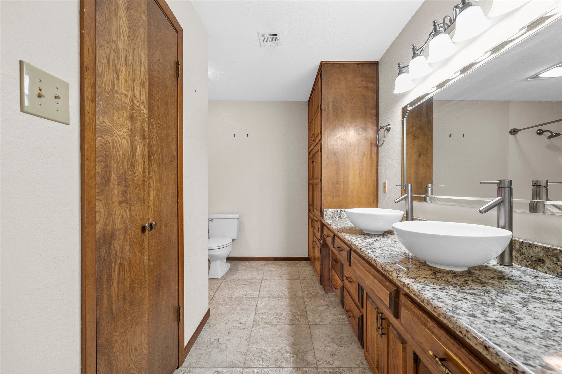 713 Wooded Crest