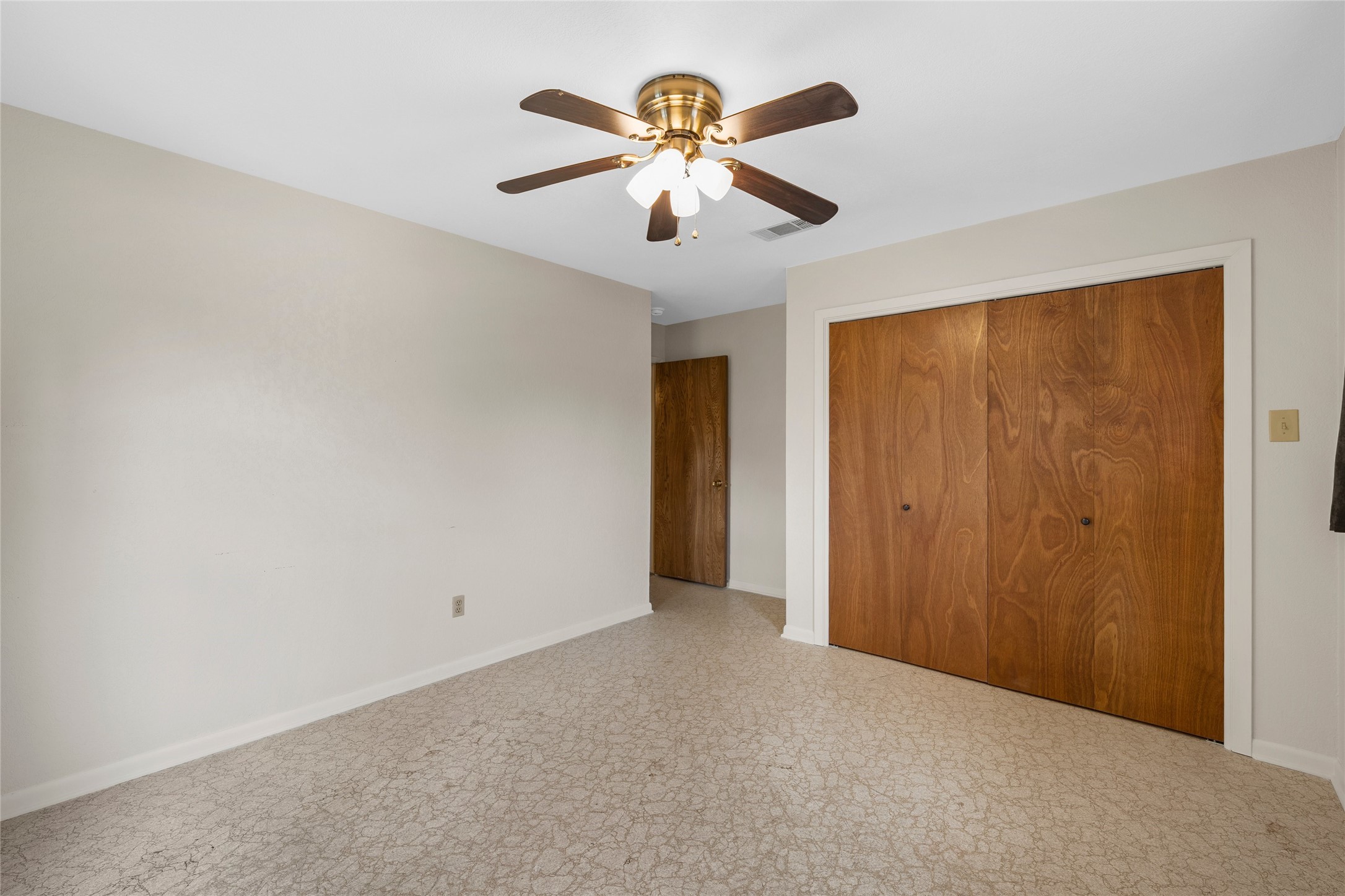 713 Wooded Crest