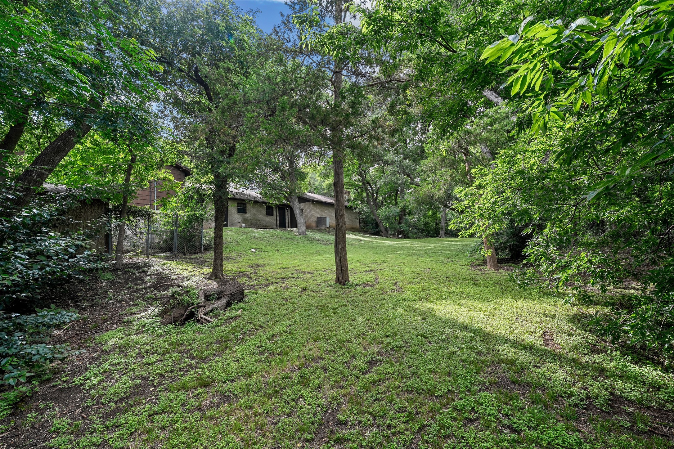 713 Wooded Crest