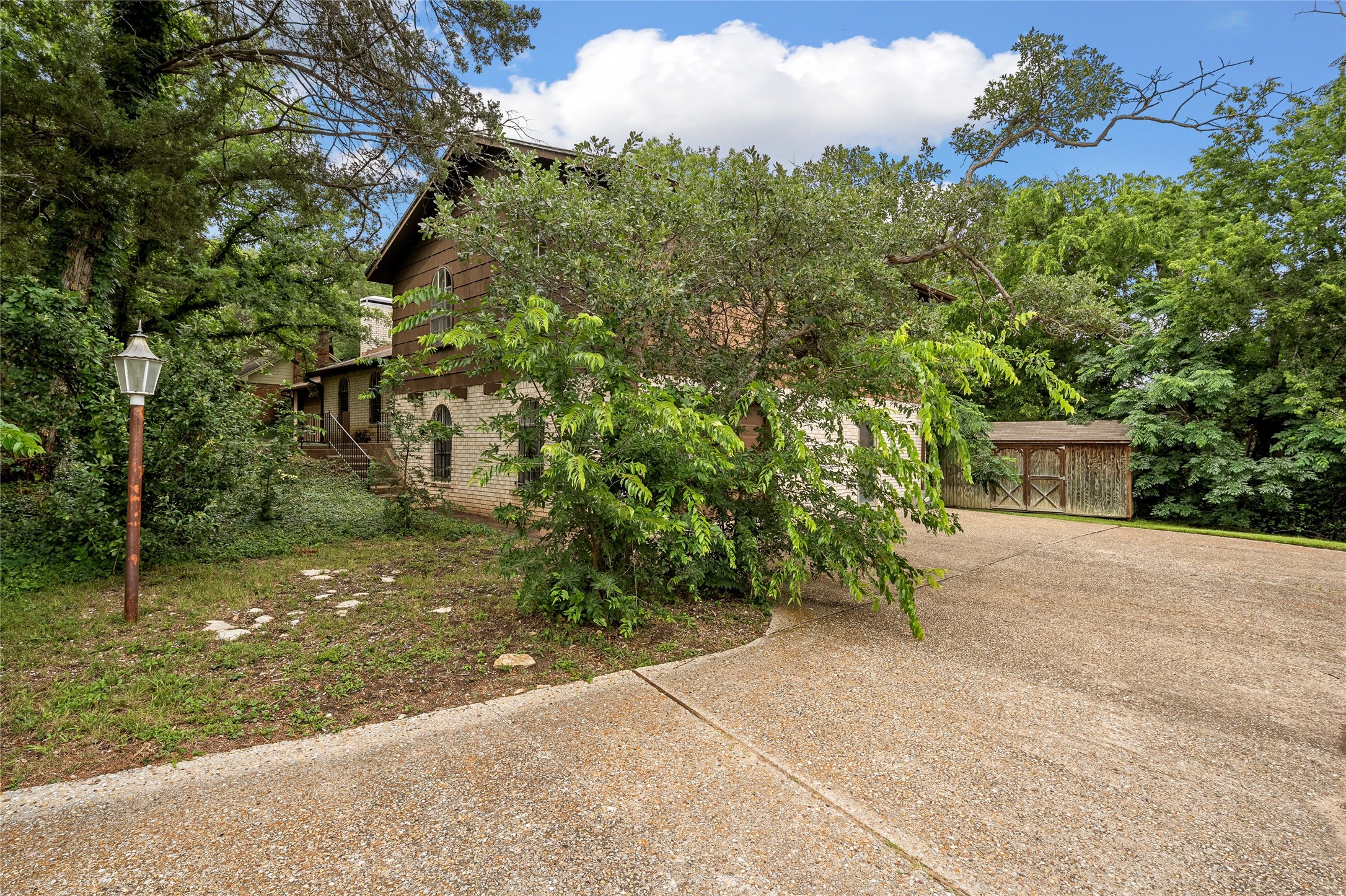 713 Wooded Crest